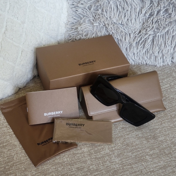 Burberry Women\'s Sunglasses, BE4344 Daisy.. Brand New!! main image 5